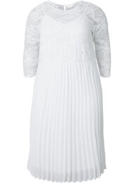 Kjole i plissé med blonder og 3/4-ermer, Bright White, Packshot