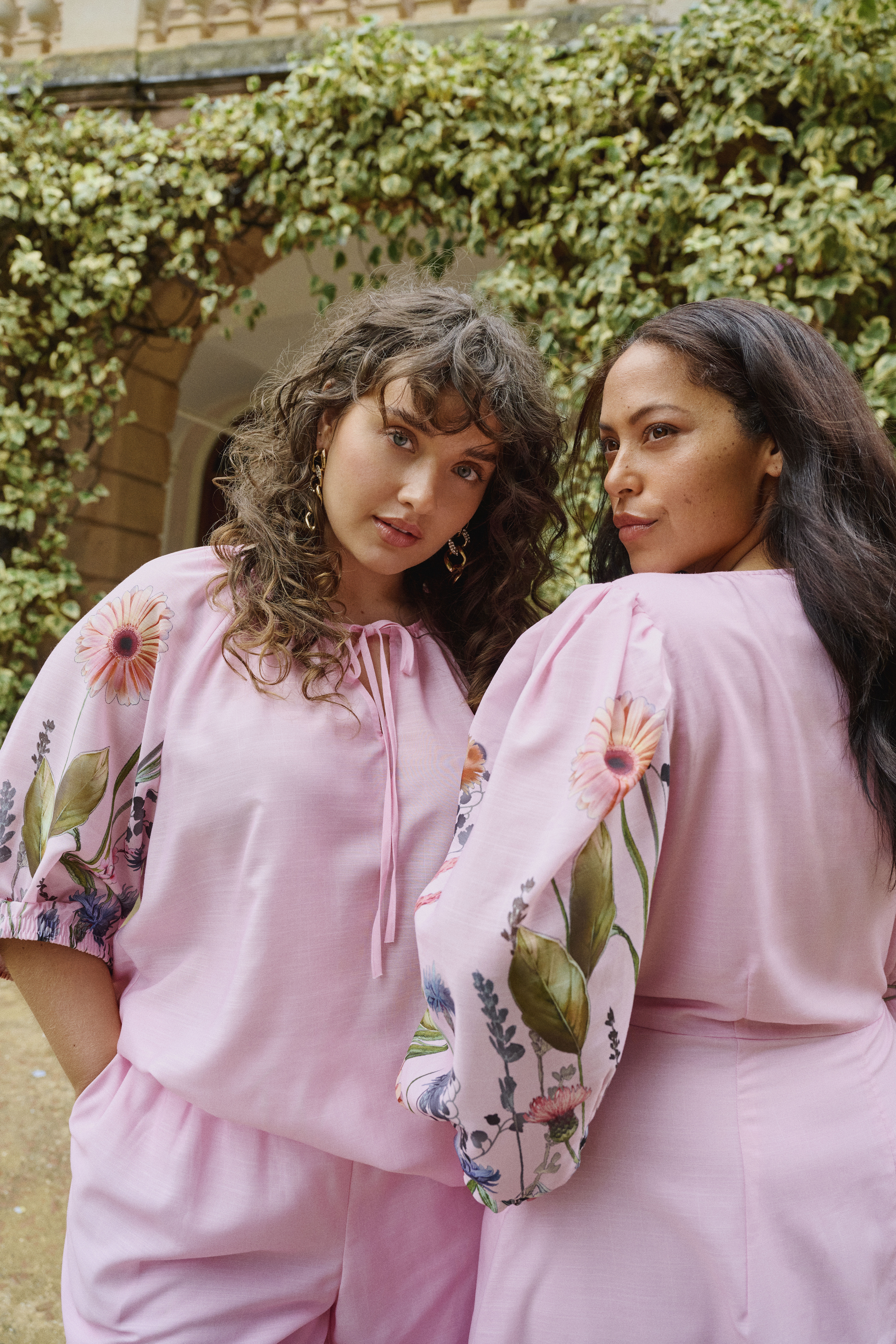 Zizzi Blomsterdetaljer, , Model