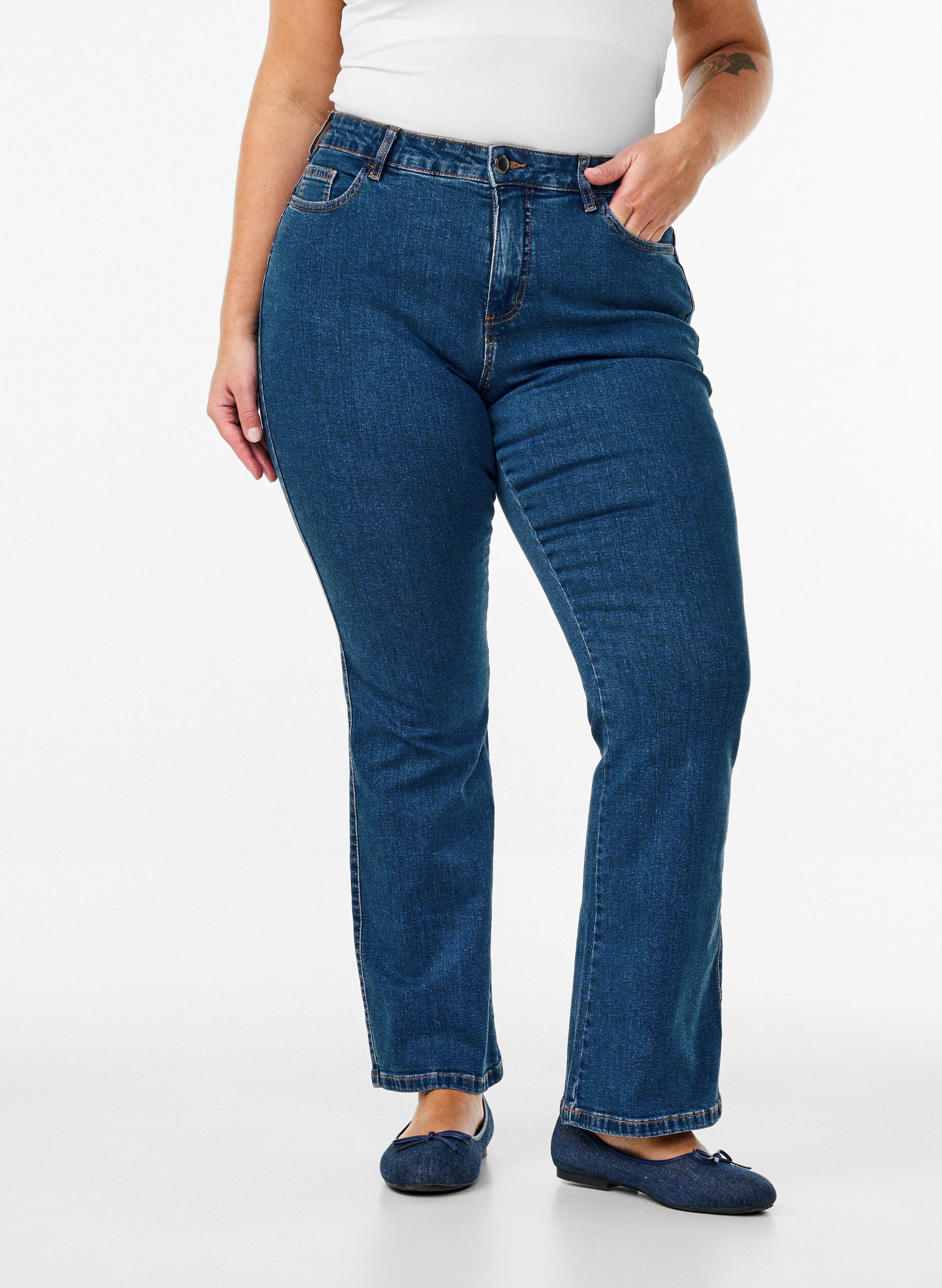ZizziEllen bootcut jeans med h&oslash;y midje, Bl&aring;, Model image number 2