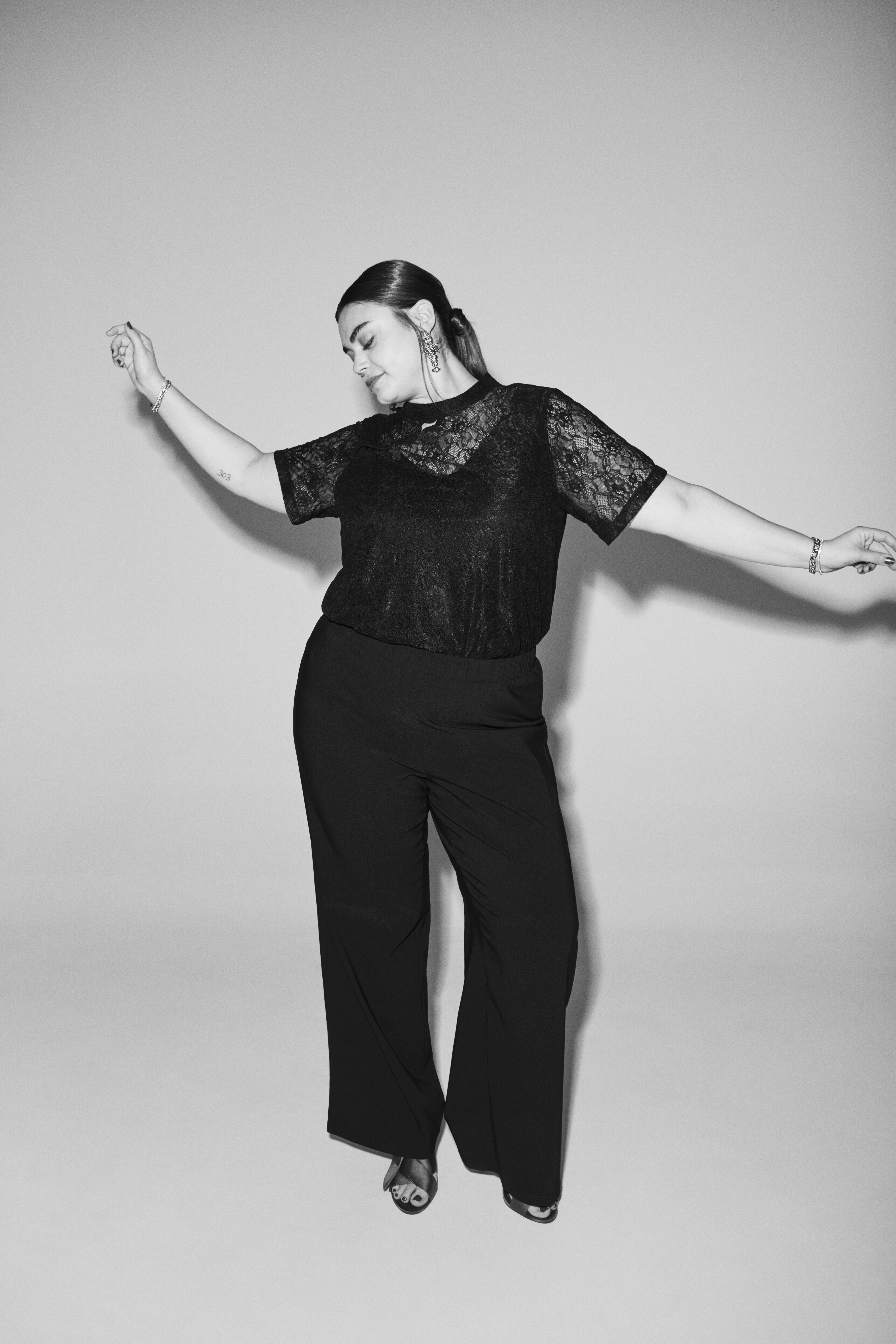 Zizzi Bluse i blonder med detaljer, , Model