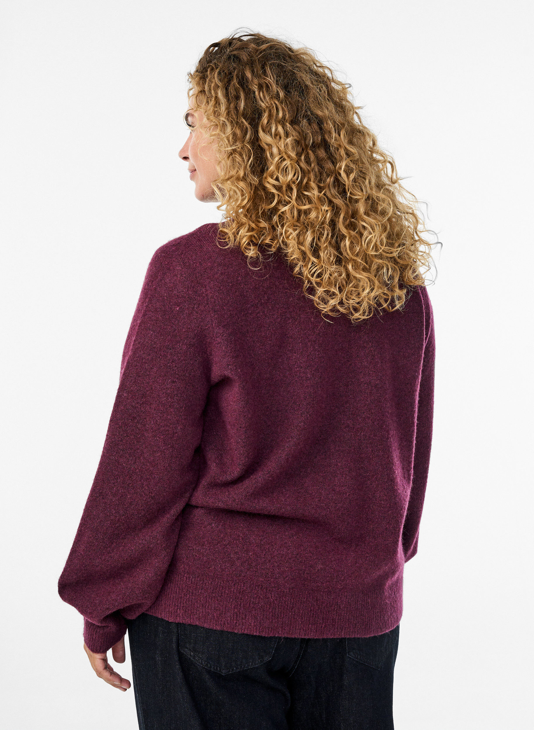 Zizzi Cardigan i myk strikk med gullfargede knapper, M&oslash;rk Bordeaux, Model image number 2