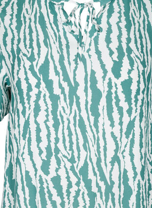 Kortermet viskosekjole med mønster, Green Animal Print, Packshot image number 2