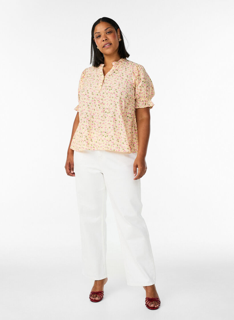 Bluse i viskose med blomstertrykk, korte ermer og volangkrage, Gul, Model image number 1