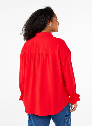 Zizzi Skjorte med lange ermer og volangdetaljer, Rød, Model image number 2