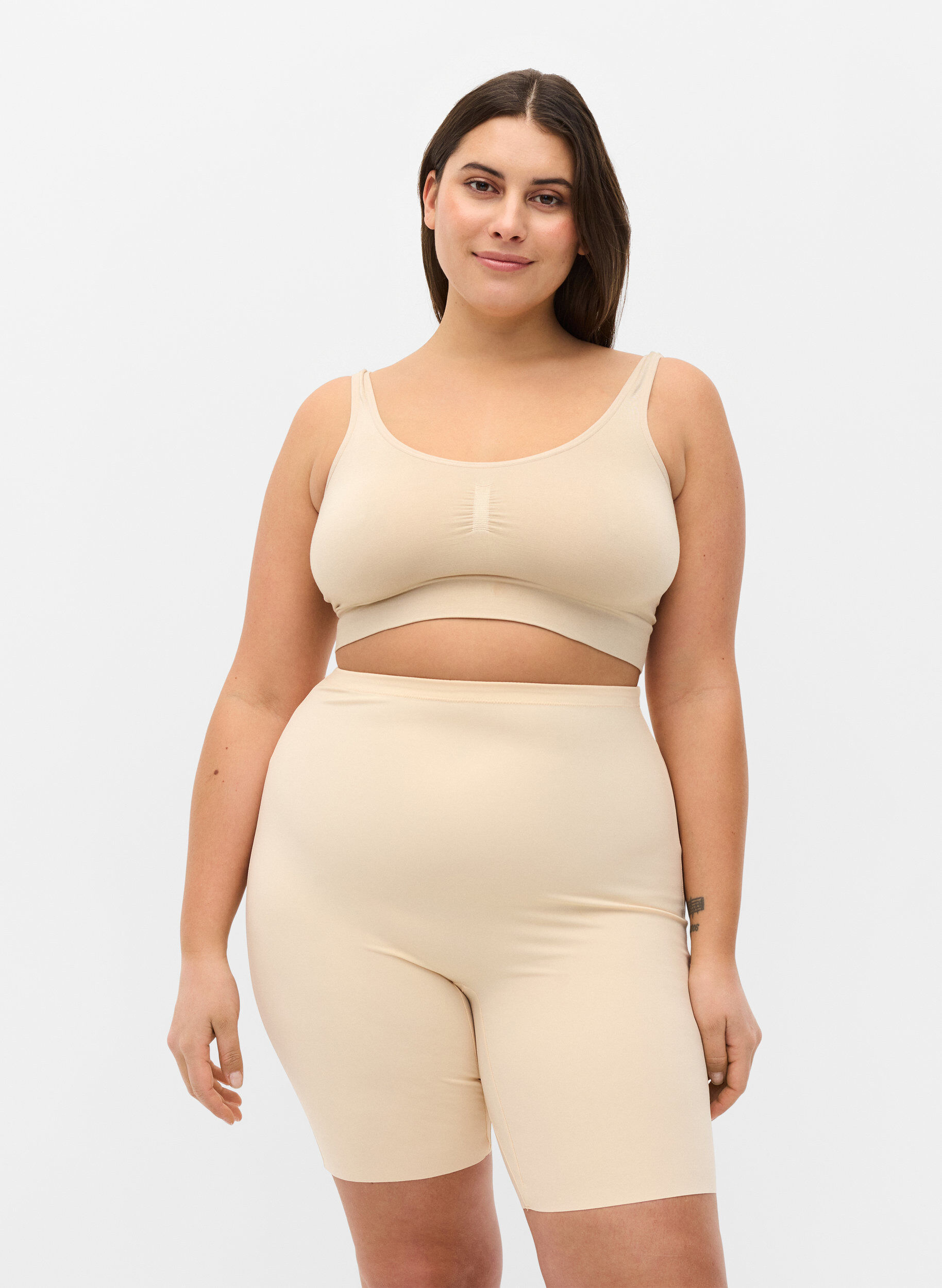 Light shapewear shorts med h&oslash;yt liv, Beige, Model