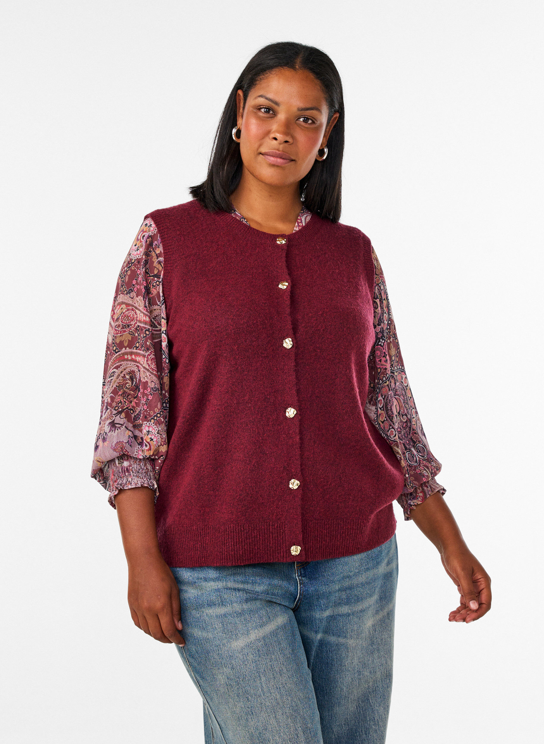 ZizziStrikket vest med dekorative knapper, M&oslash;rk Bordeaux, Model image number 0