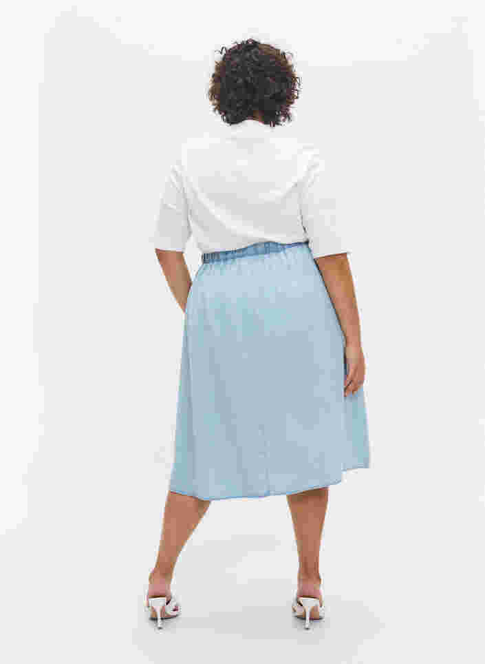 Løst skjørt med knapper, Light blue denim, Model