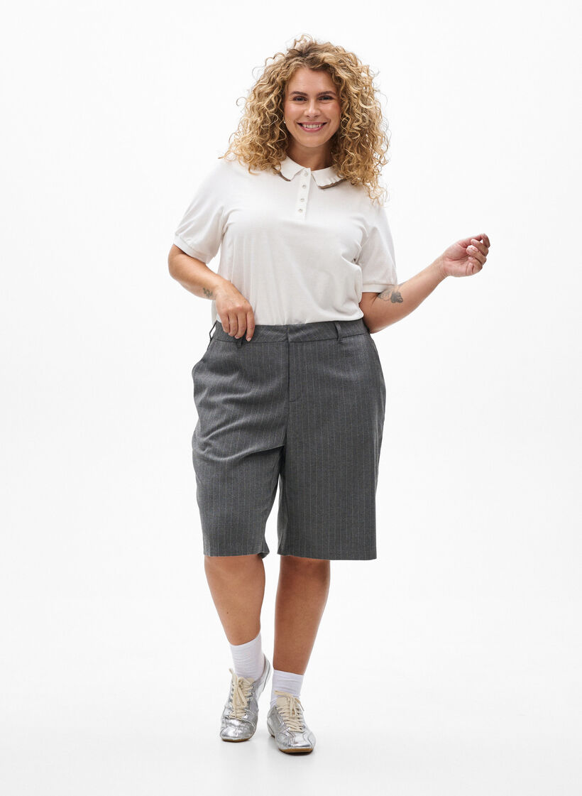 Poloskjorte med rhinesteinknapper og volangdetaljer, Vanilje, Model image number 1