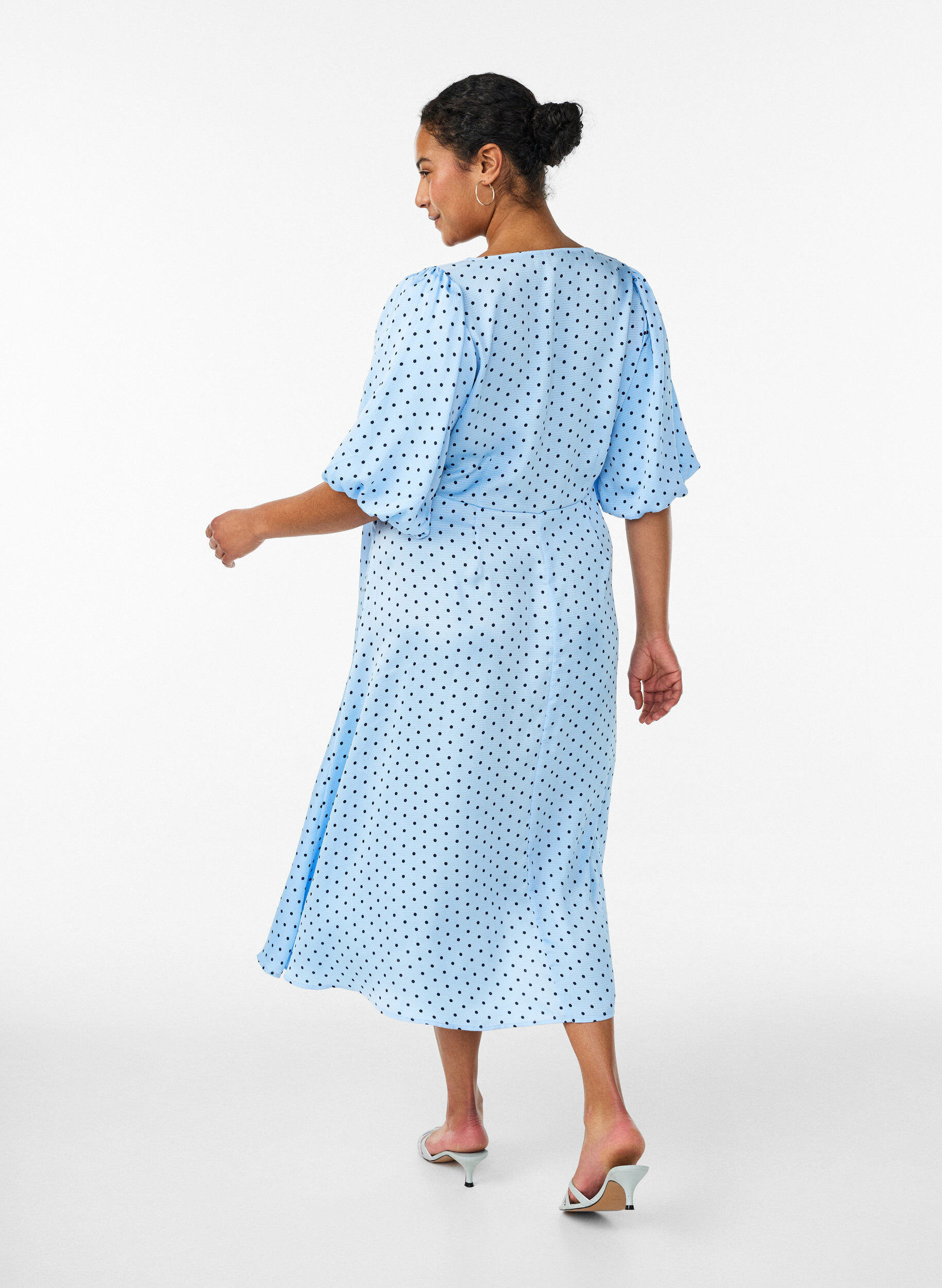 ZizziMidikjole med prikkem&oslash;nster og firkantet hals, Bl&aring;, Model image number 2