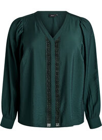 Bluse med V-hals og broderte bånd, Grønn Bluse med V-hals og broderte bånd