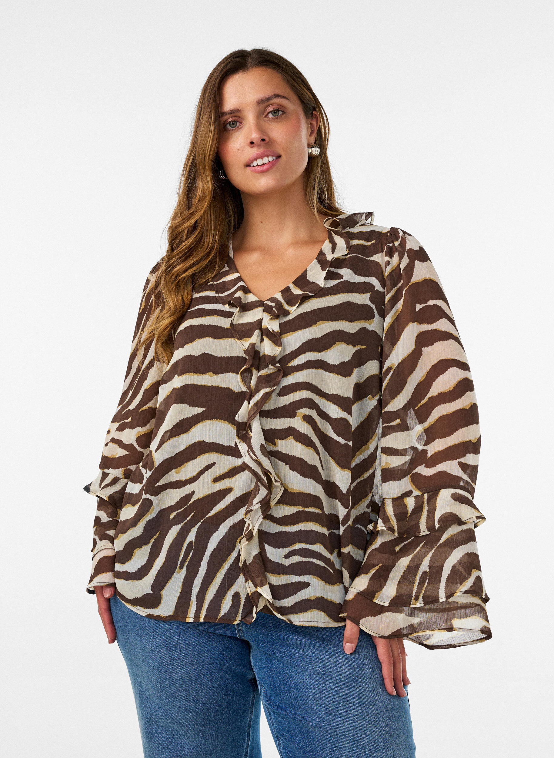 Chiffonbluse med sebratrykk og volanger, Brun, Model