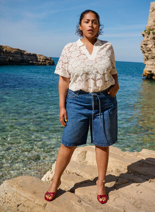 Zizzi Slim fit denimshorts med knytebelte, Blå, Image image number 0