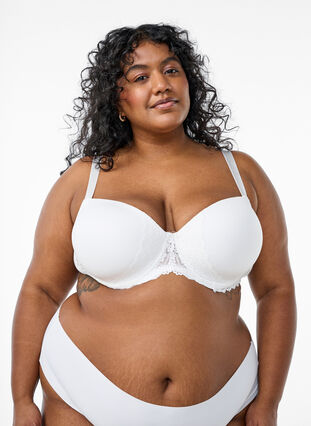 Zizzi Formstøpt BH med blondedetaljer, Hvit, Model image number 0