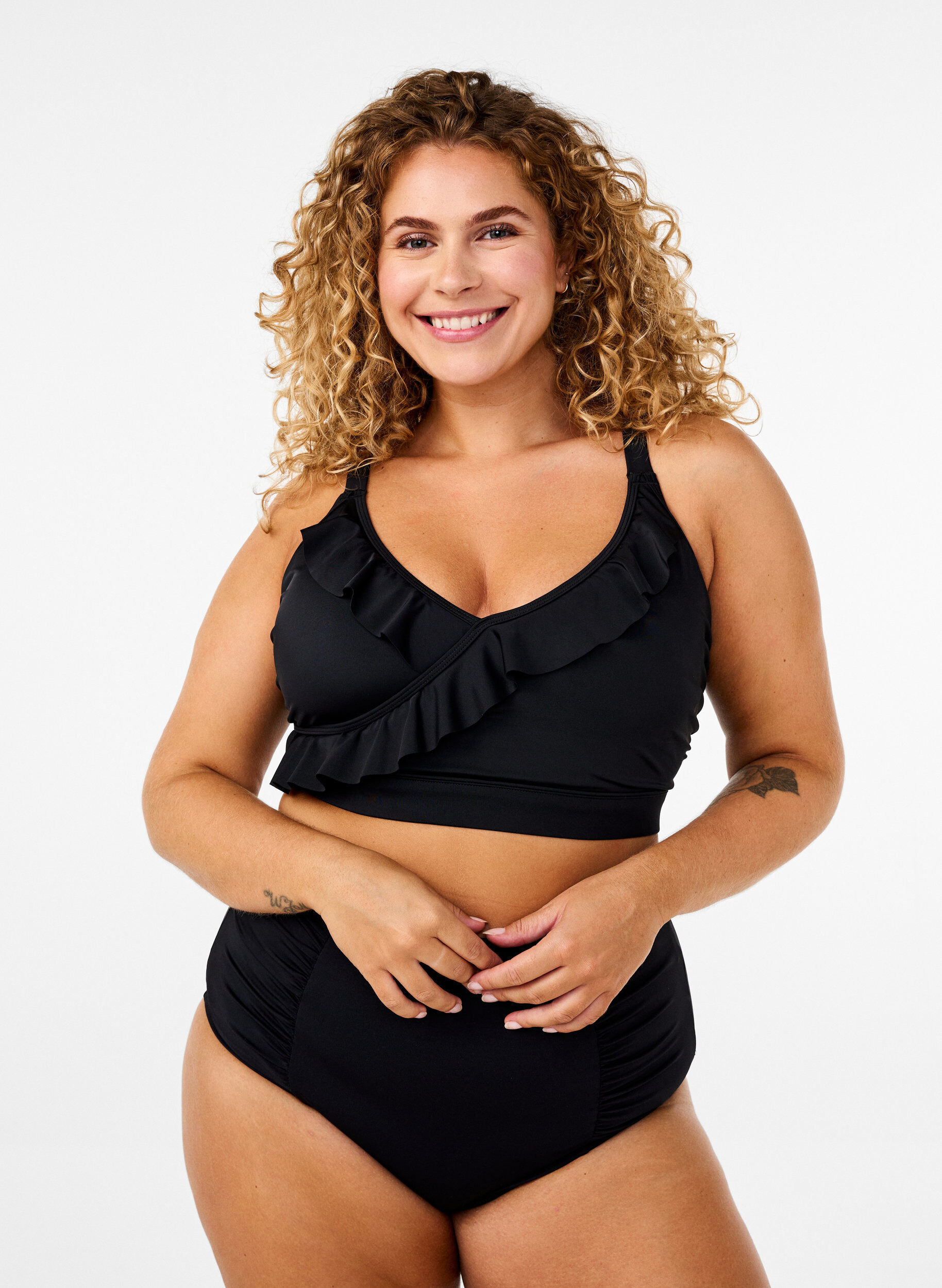 ZizziBikinitop med volanger og uttagbare innlegg, Svart, Model image number 1