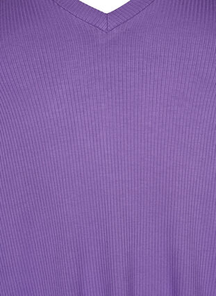 T-skjorte i viskose med ribb og V-hals, Deep Lavender, Packshot image number 2