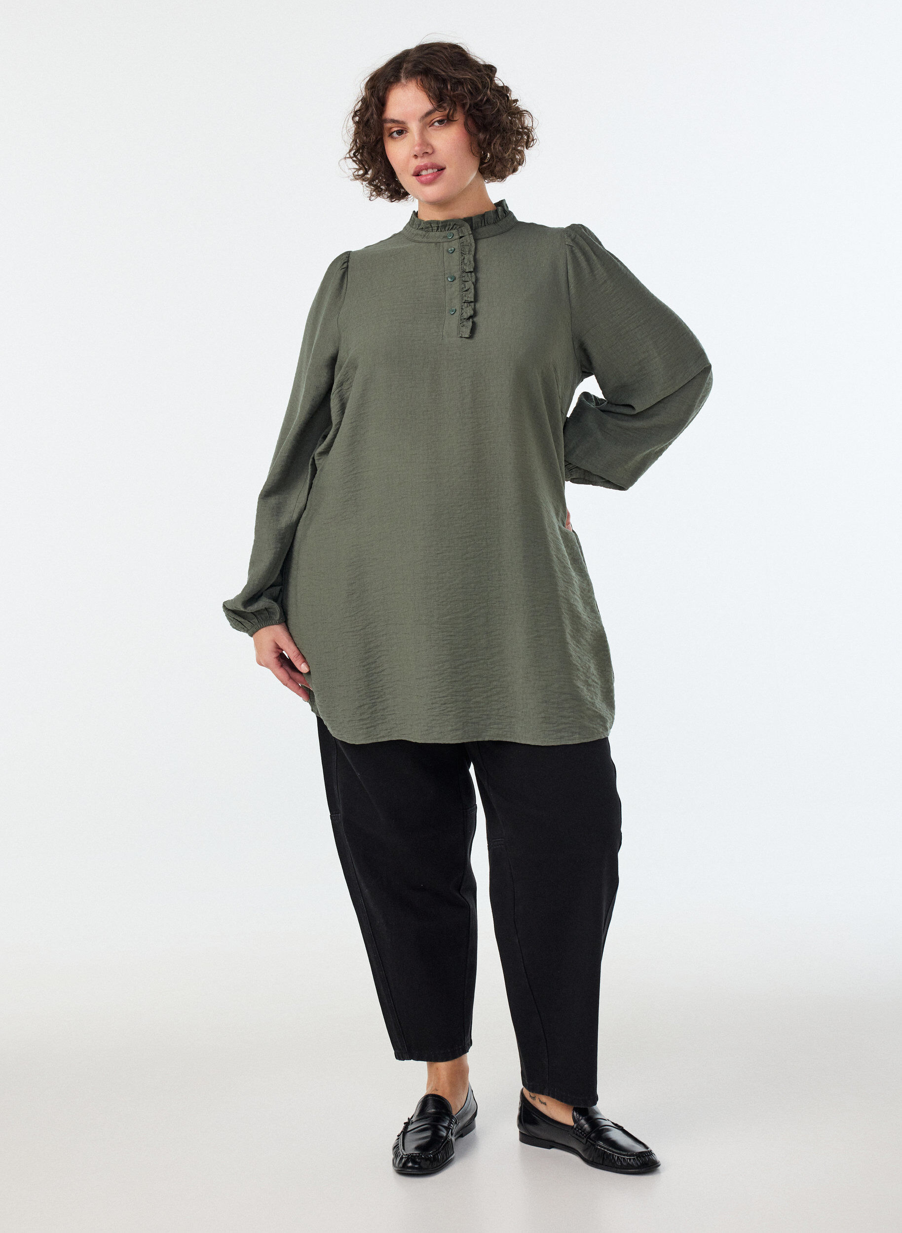 ZizziViskosetunika med volanger og knapper, Gr&oslash;nn, Model image number 1