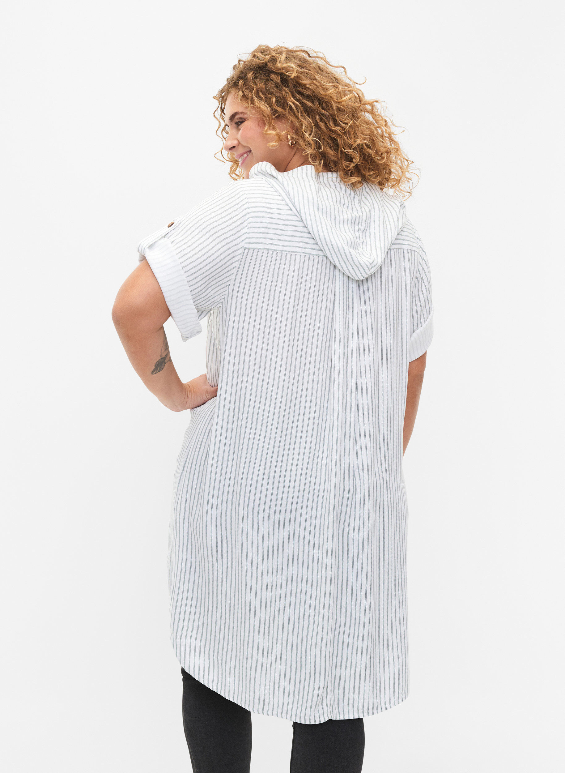 Zizzi Kortermet tunika i viskose med hette, Chinois Green Stripe, Model image number 1