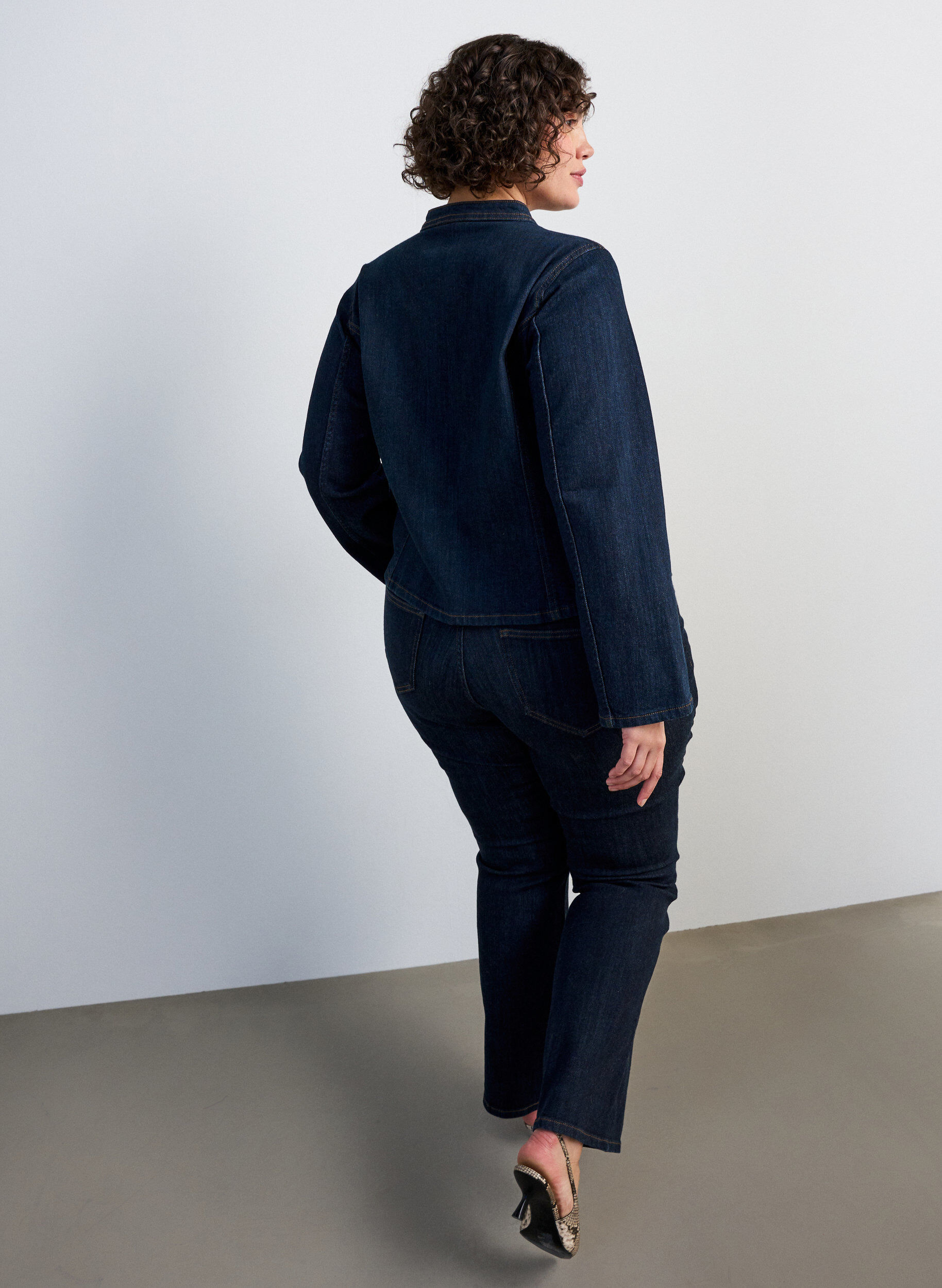ZizziFigurn&aelig;r denimjakke med glidel&aring;s, Bl&aring;, Model image number 2