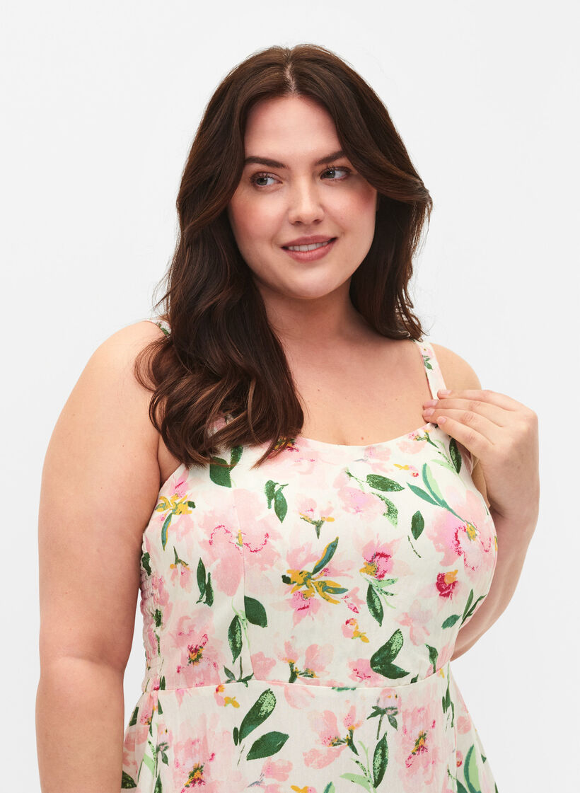 Blomstrete kjole med stropper i viskose med smock, Off White Flower, Model image number 2