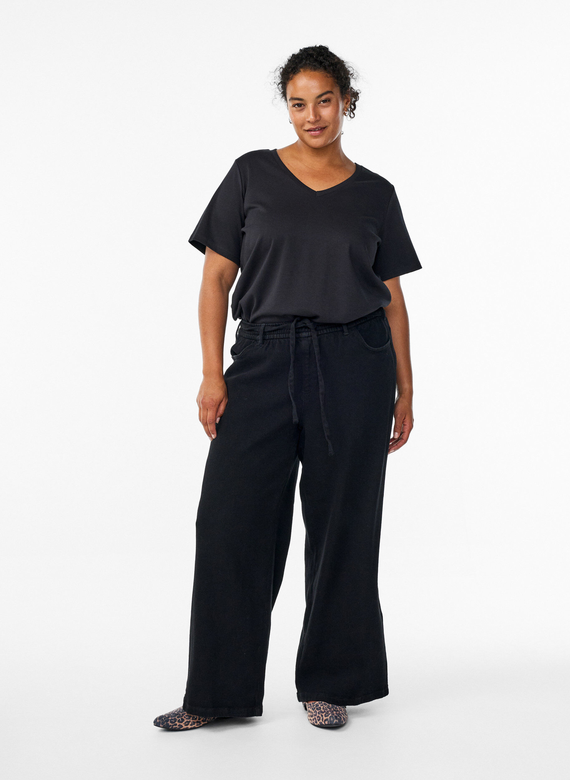 Loose fit-jeans med elastisk linning og sn&oslash;ring, Svart, Model