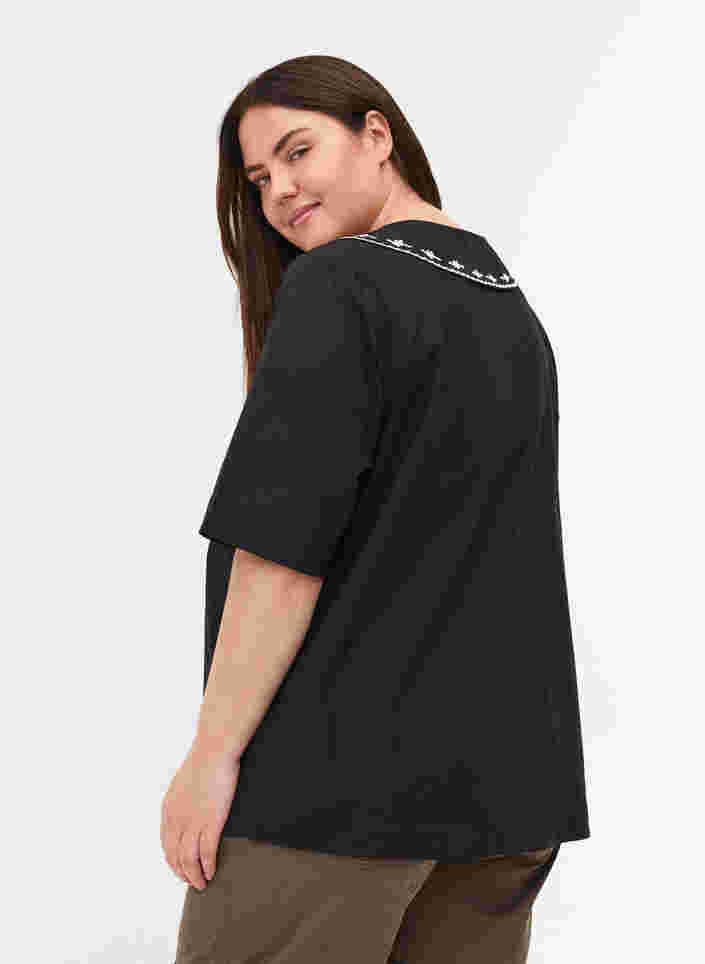 Kortermet bomullsskjorte med stor krage, Black w. White, Model image number 1