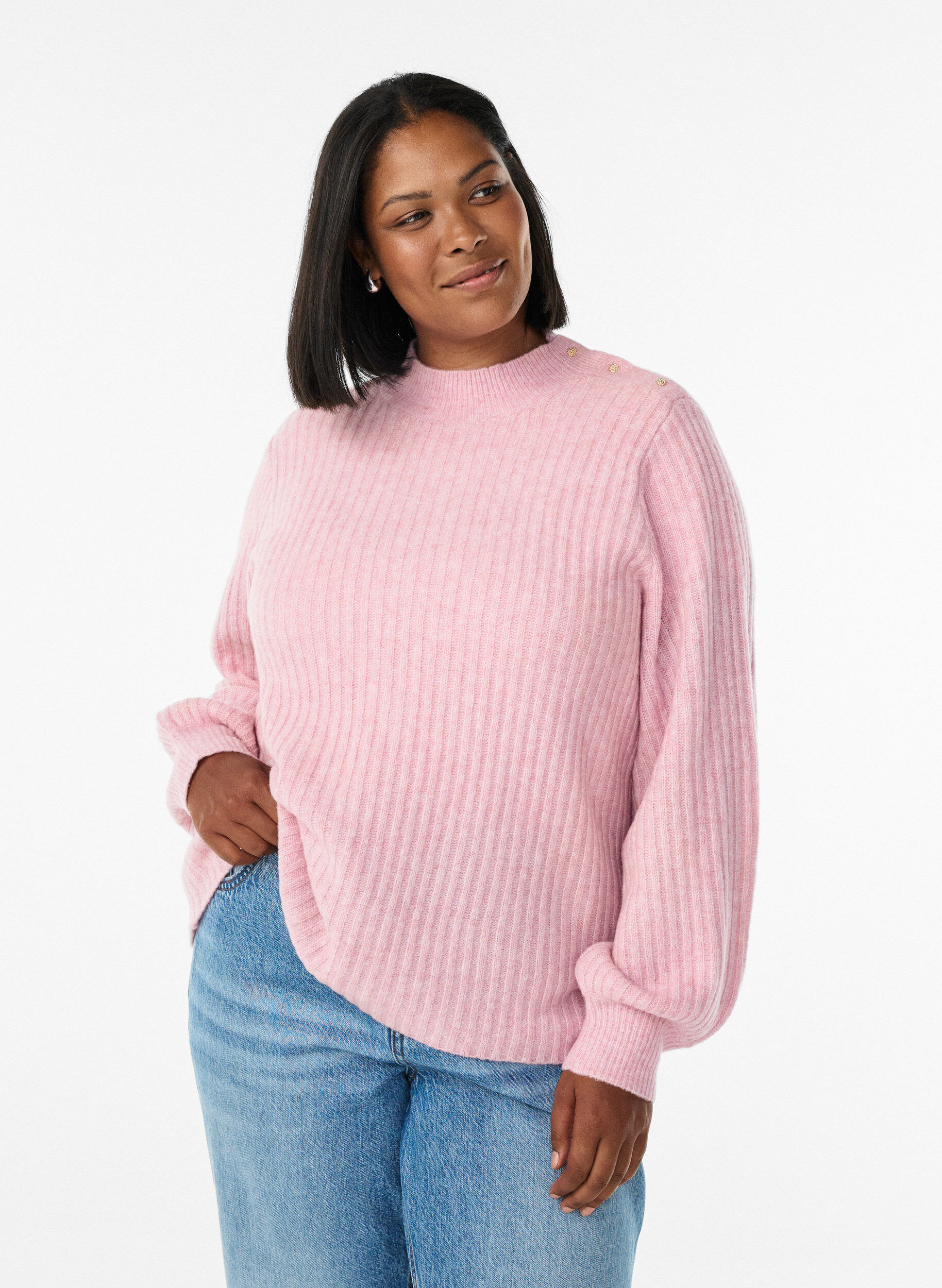 Ribbestrikket genser med puffede ermer og knapper, Rosa, Model