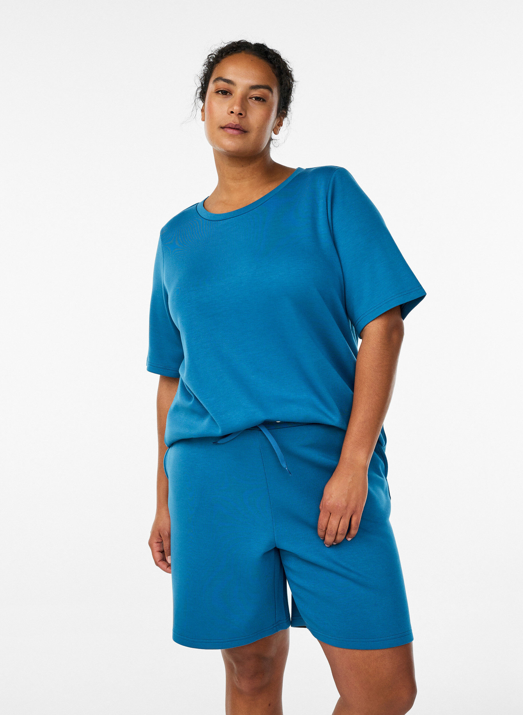 Shorts laget av en modal-miks med lommer, Bl&aring;, Model