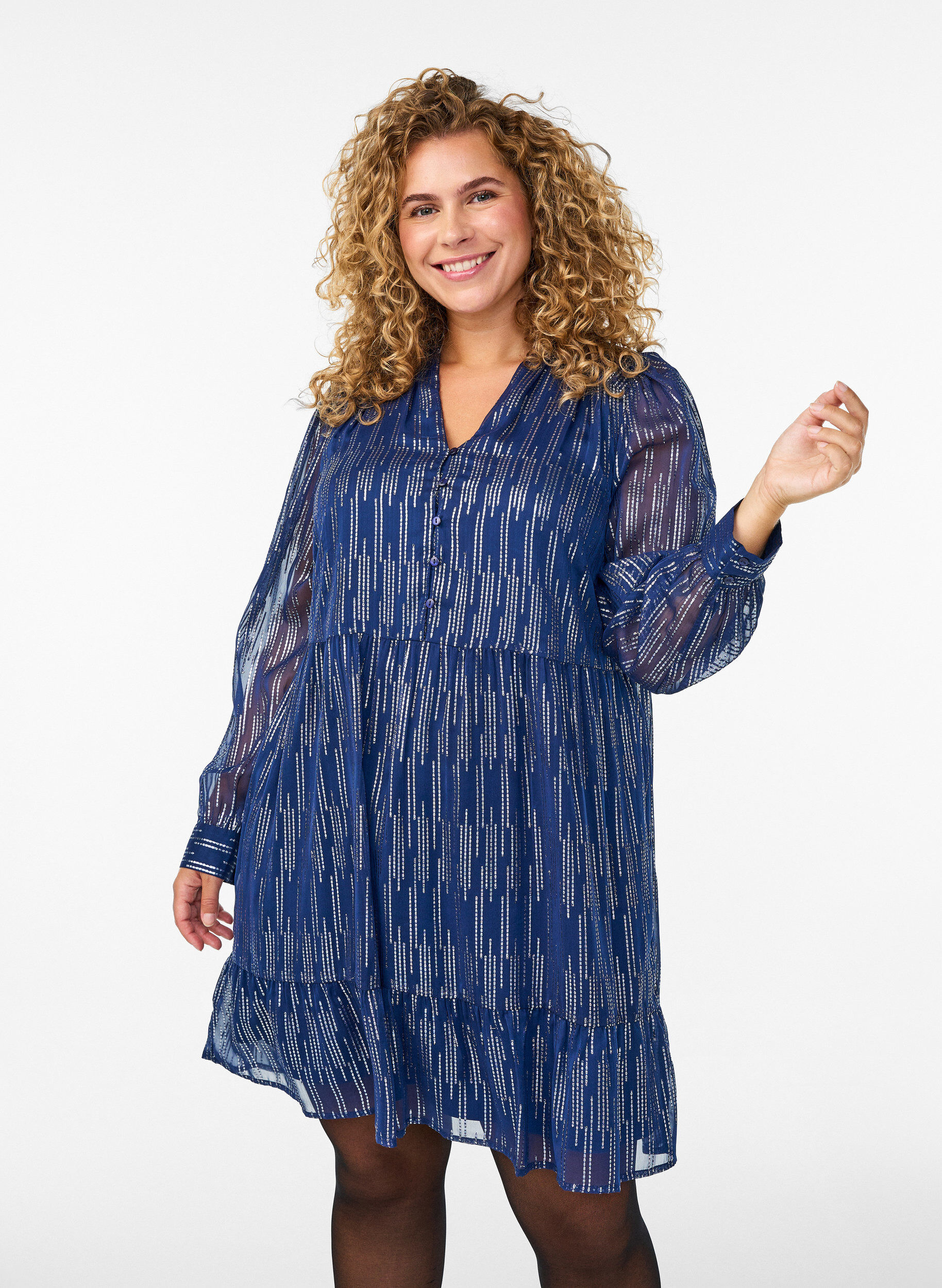 Kort festkjole med glitterm&oslash;nster, Bl&aring;, Model