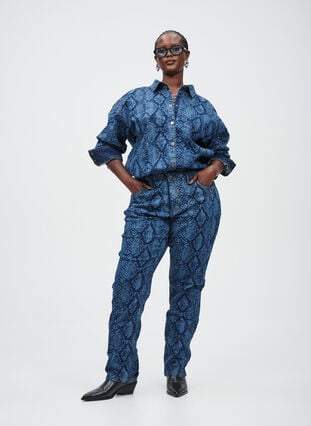 Zizzi Emily jeans med dyretrykk, Denim Snake AOP, Image image number 0
