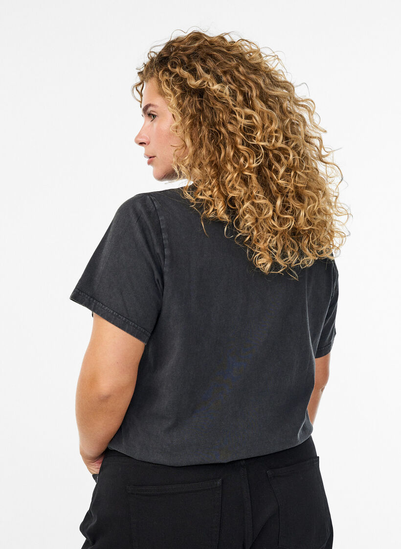 T-skjorte med rhinesteiner og vasket look, Grey Washed, Model