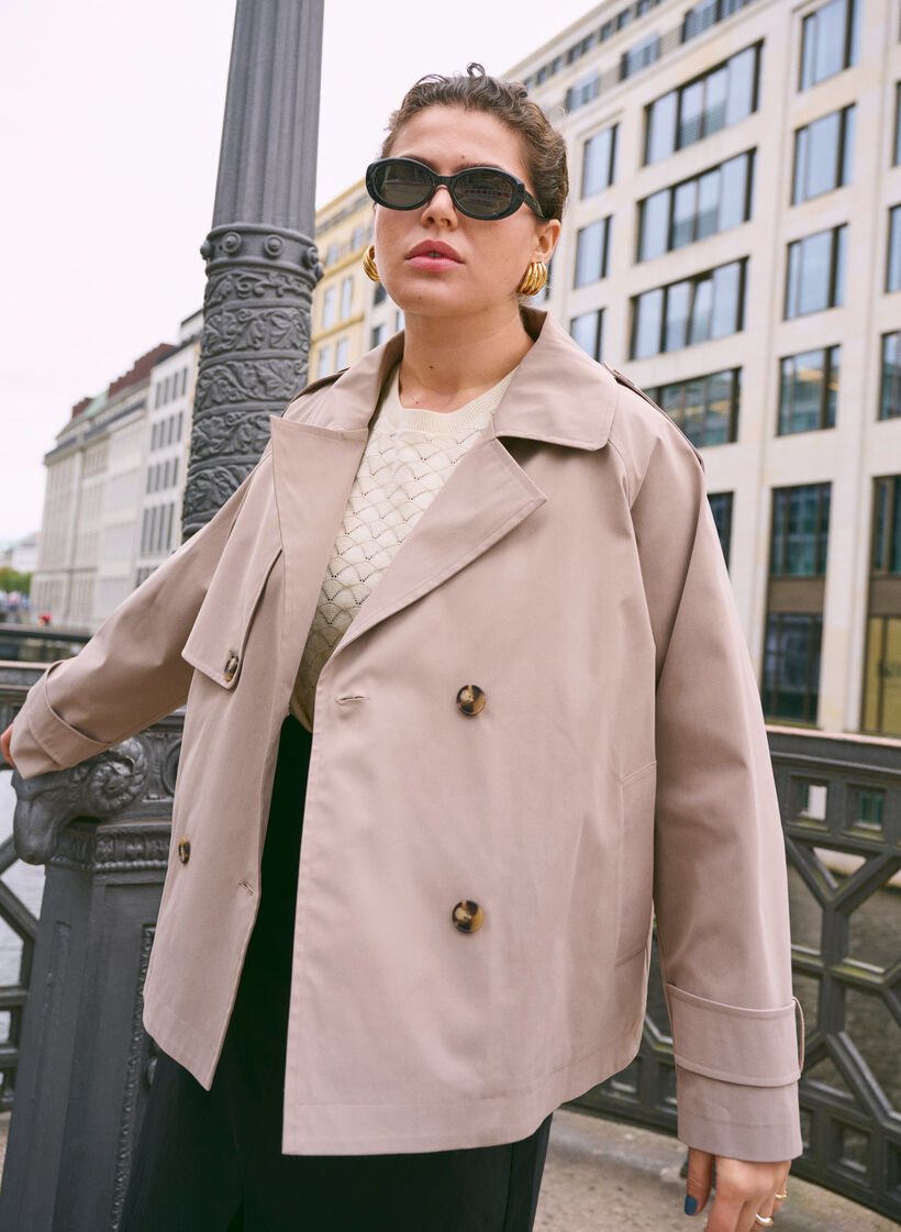 Kort trenchcoat med klassiske detaljer, Desert Taupe, Image