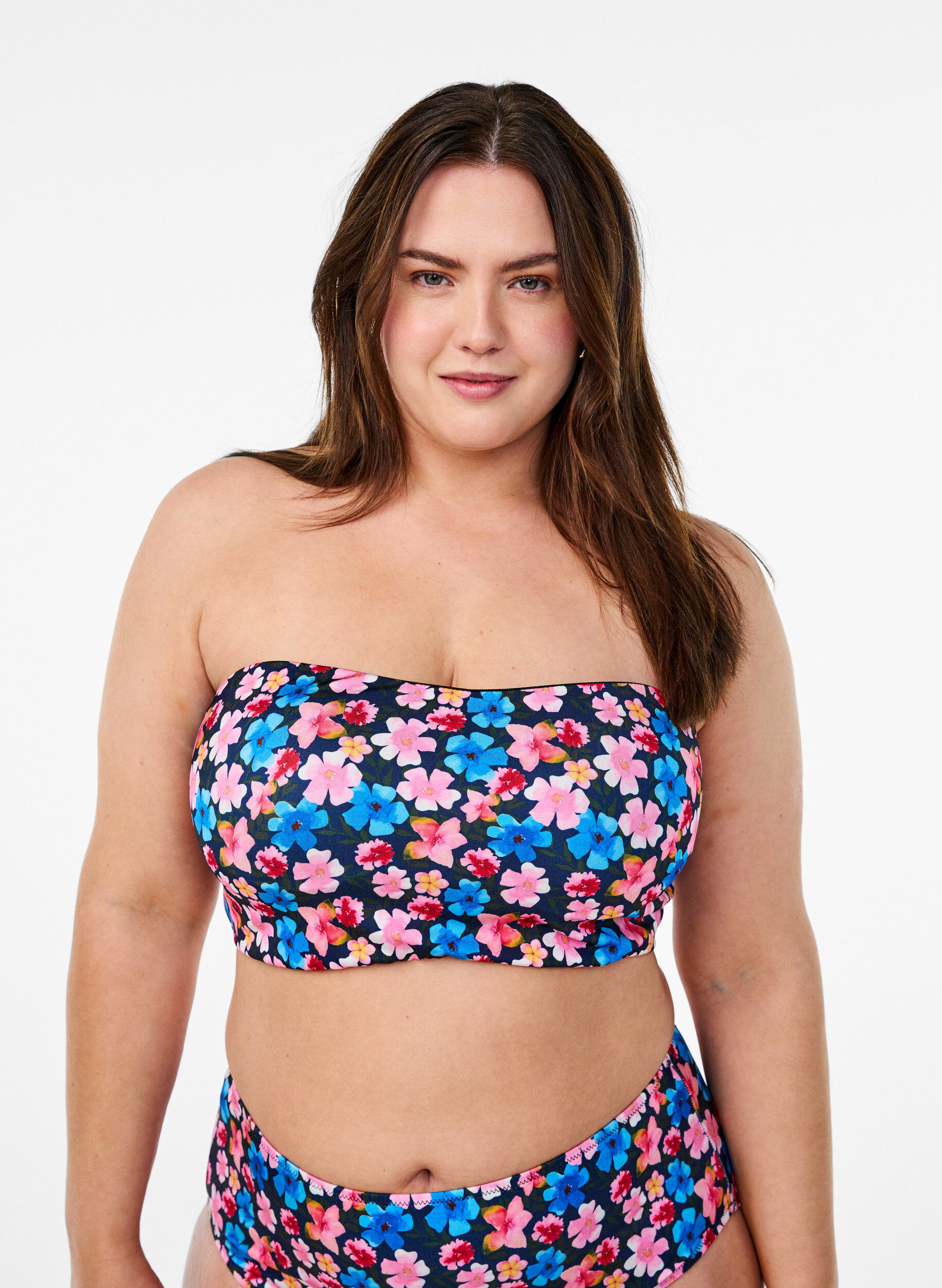 Blomstret bandeau bikinitopp, Rosa, Model