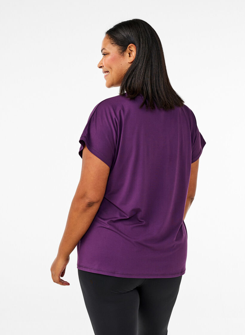 L&oslash;stsittende trenings-t-skjorte med v-hals, Lilla, Model image number 2