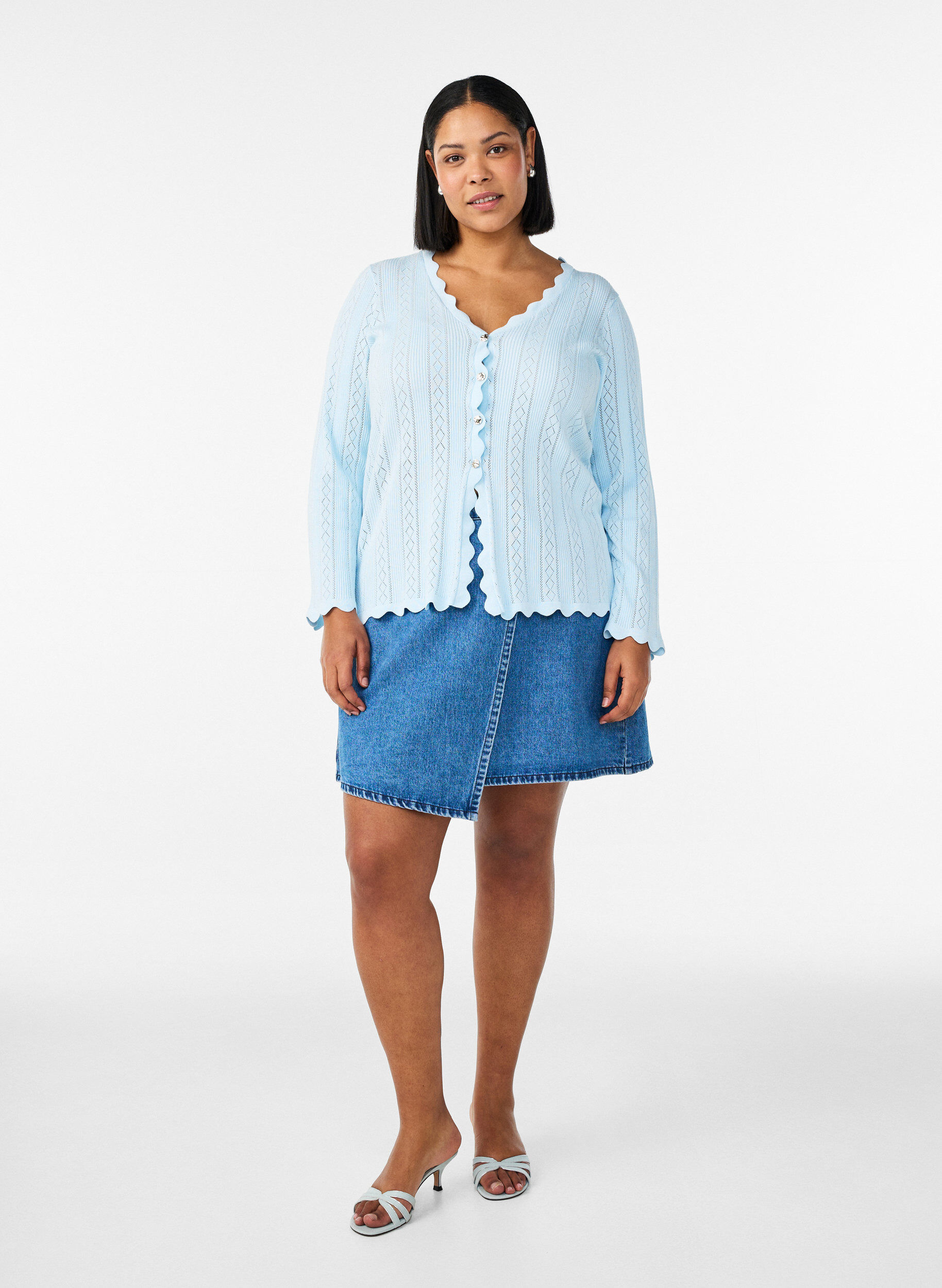 ZizziCardigan med hullbroderi og b&oslash;lgete kanter, Bl&aring;, Model image number 1