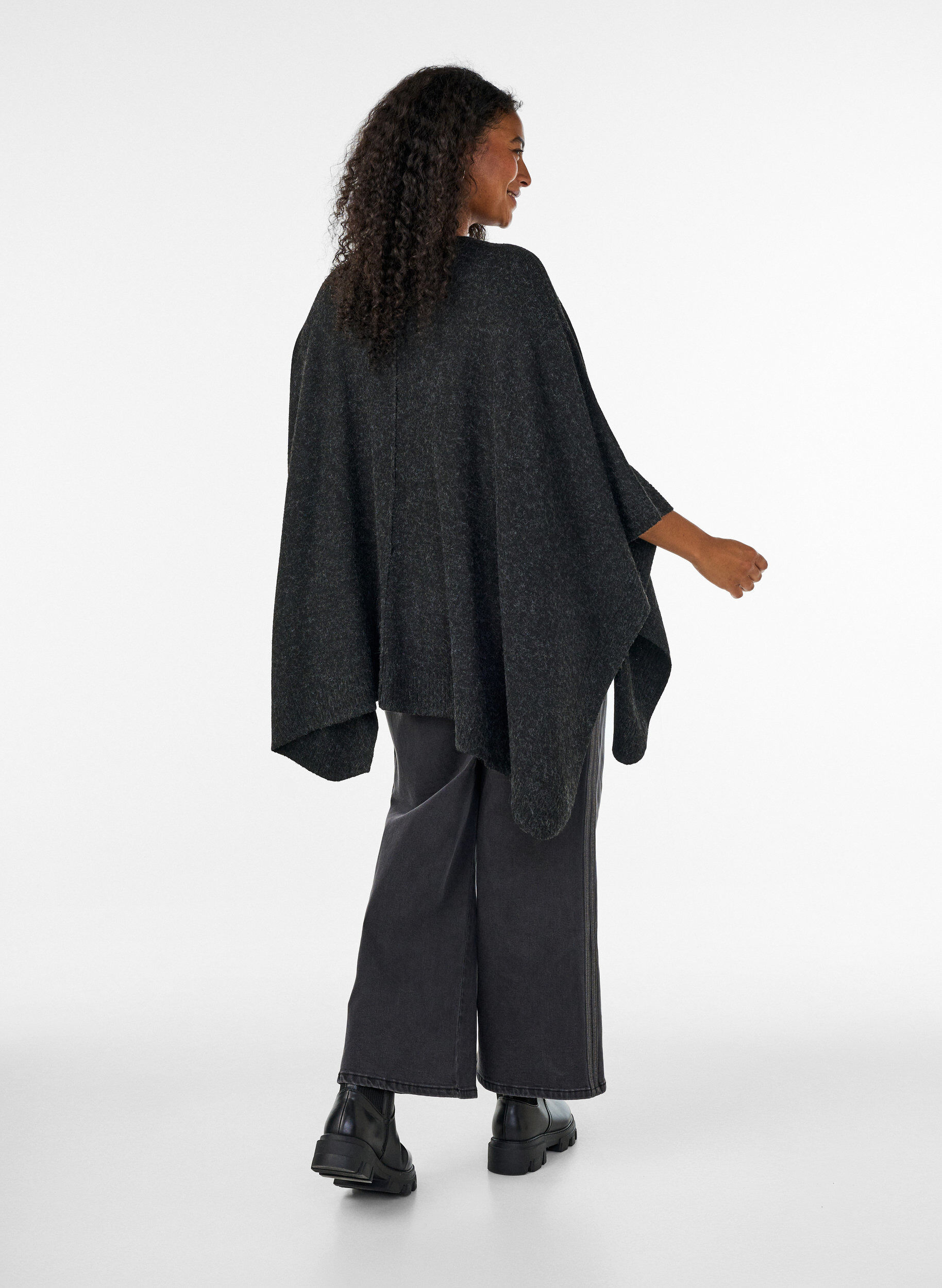 ZizziRund hals strikket poncho, Gr&aring;, Model image number 2