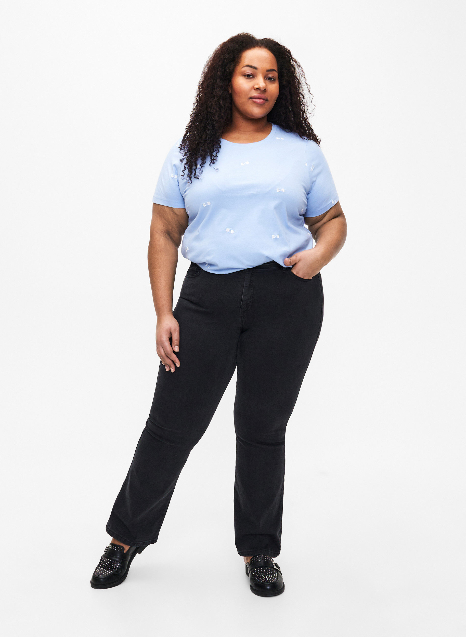 Zizzi T-skjorte i &oslash;kologisk bomull med sl&oslash;yfer, Serenity W. Bow Emb., Model image number 2