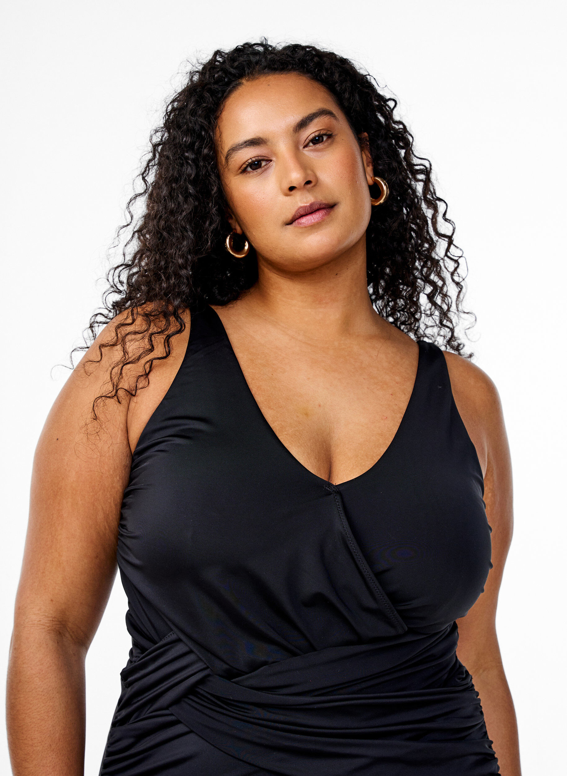 Zizzi Badedrakt med drapert kryssdetalj, Svart, Model image number 2