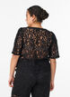 Kortermet bluse med blonder og V-hals, Svart, Model image number 2