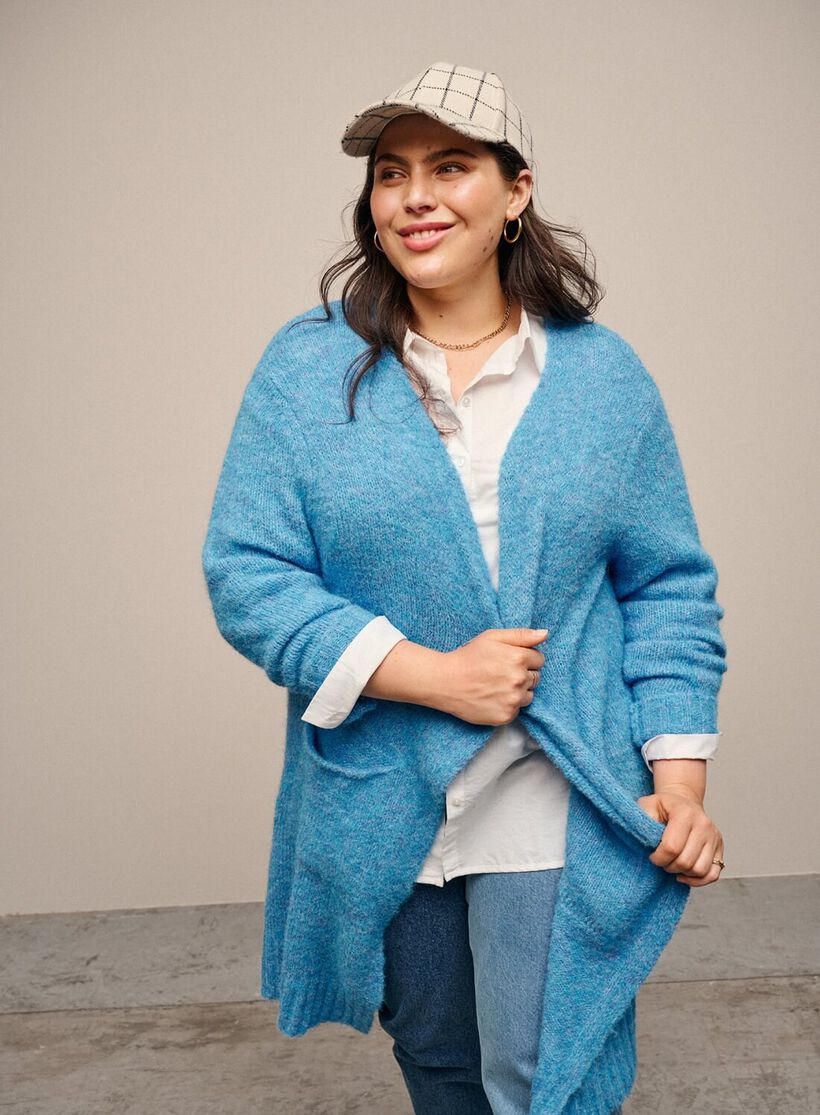 Cardigan i sterke farger, , Model