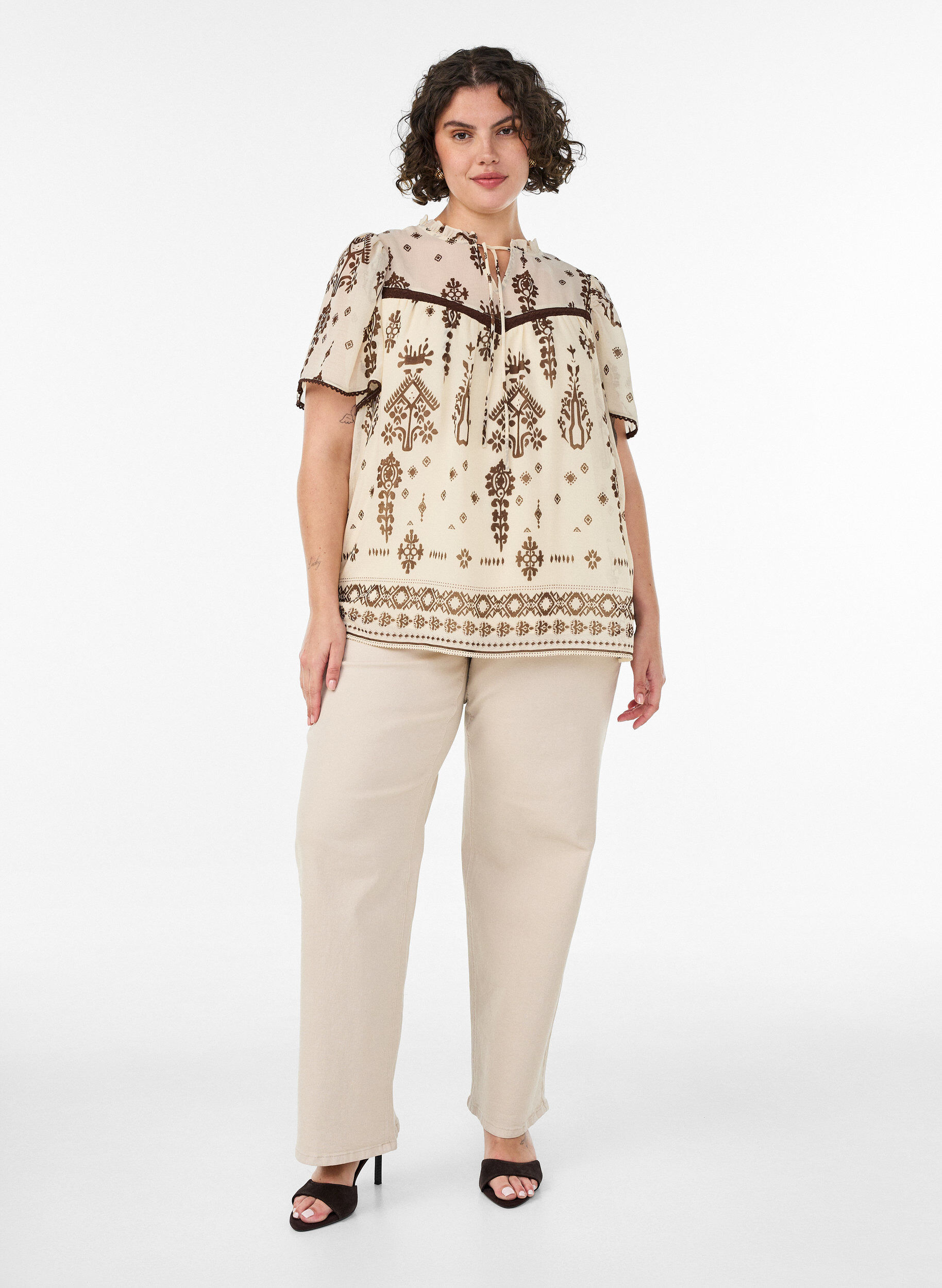 ZizziBluse med m&oslash;nster og heklet kant, Beige, Model image number 1
