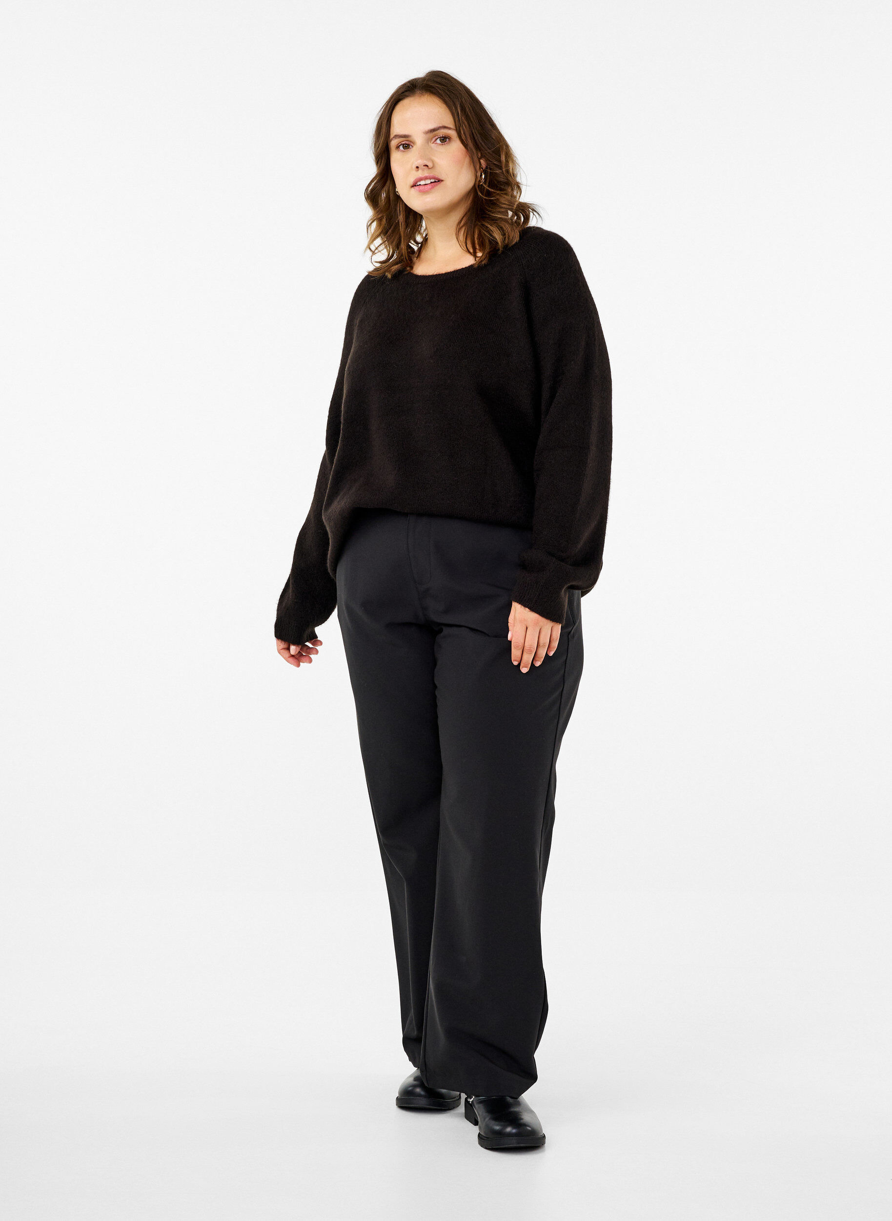 Zizzi L&oslash;stsittende, strikket bluse med rund hals, Black, Model image number 2