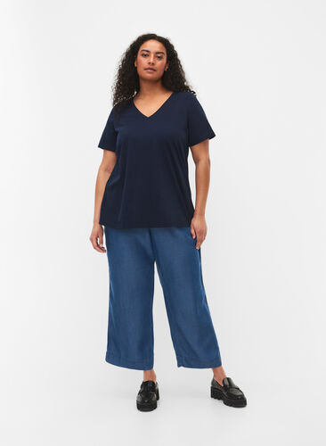 Kortermet T-skjorte med V-hals, Navy Blazer, Model image number 2
