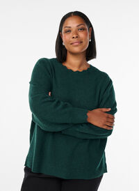 Strikkebluse med bølgete kanter, Grønn Strikkebluse med bølgete kanter, Grønn, Model