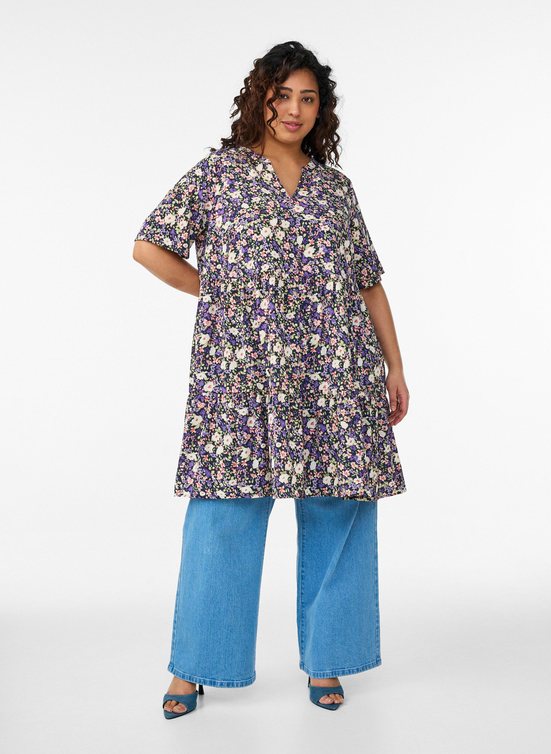 Zizzi Kortermet kjole med A-linje og kuttlinjer, Lilla, Model image number 1