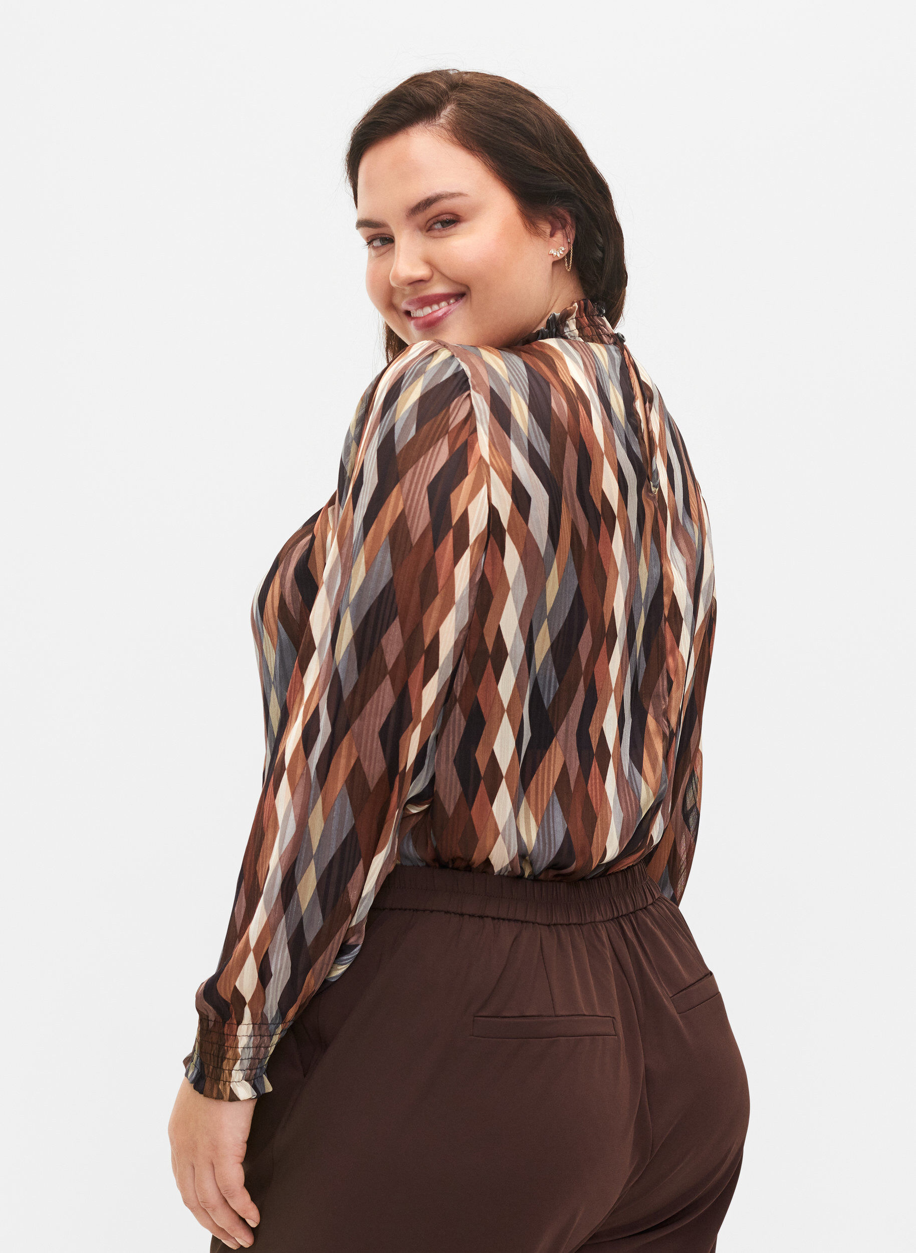 Zizzi M&oslash;nstrete bluse med smock, Earthy Zig Zag, Model image number 1