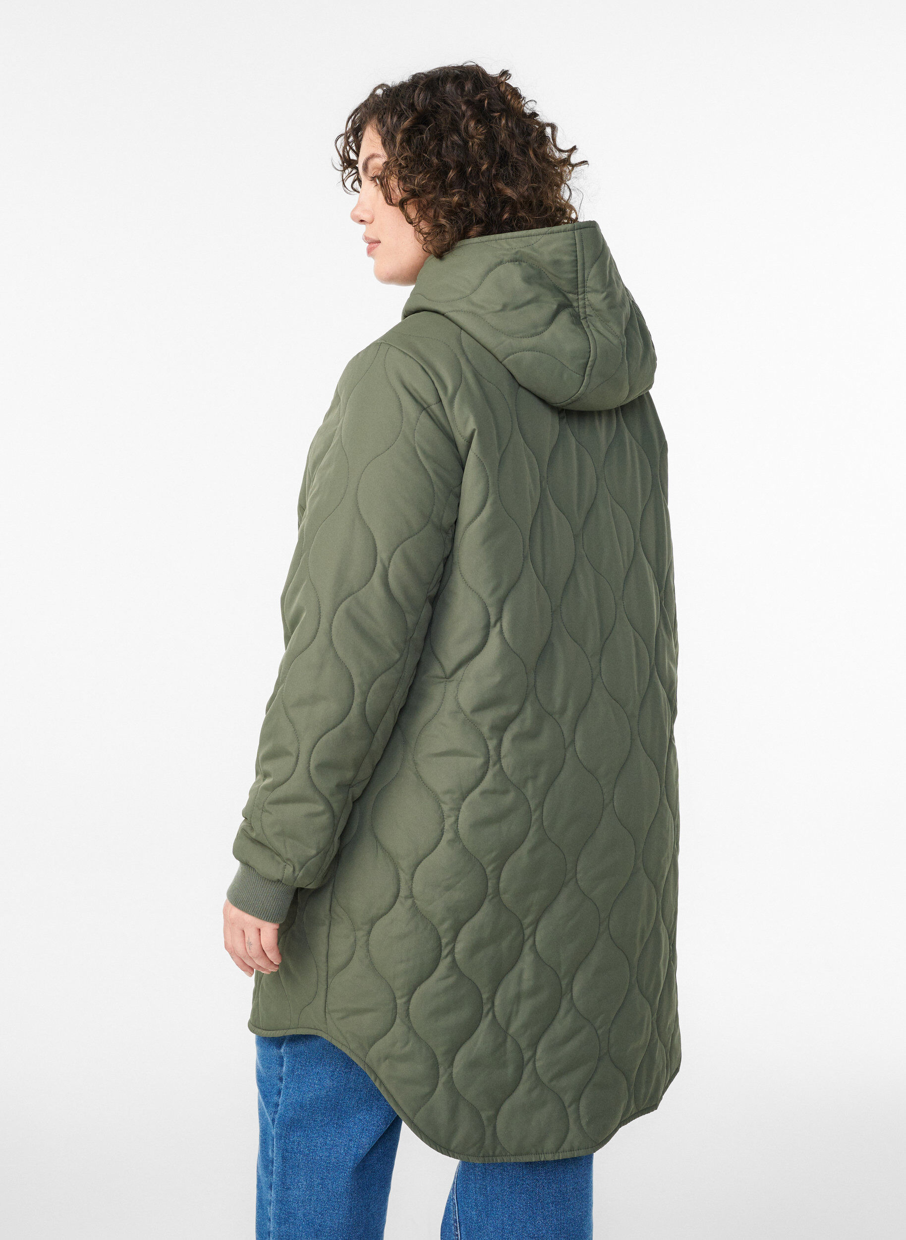 ZizziMellomlang quiltet jakke med hette, Gr&oslash;nn, Model image number 2
