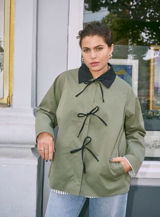 Zizzi Jakke med sløjfer, , Model