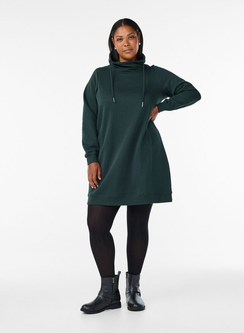 Kort genserkjole med h&oslash;y hals og lommer, Gr&oslash;nn, Model image number 1