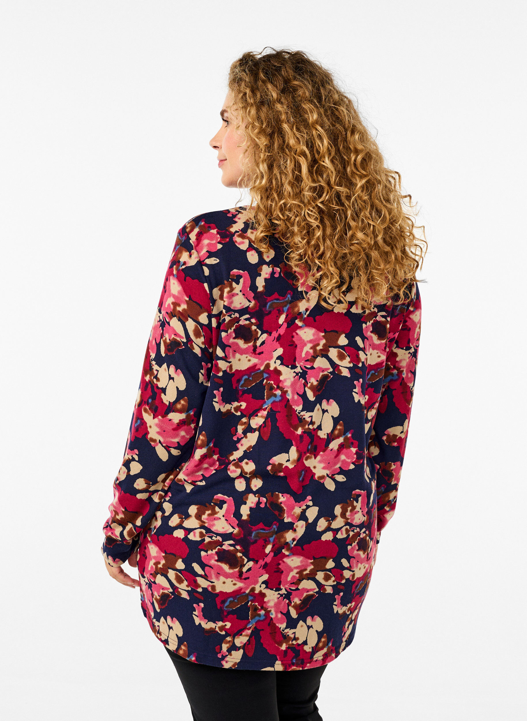 Zizzi Blomstret bluse med lange ermer, Bl&aring;, Model image number 2