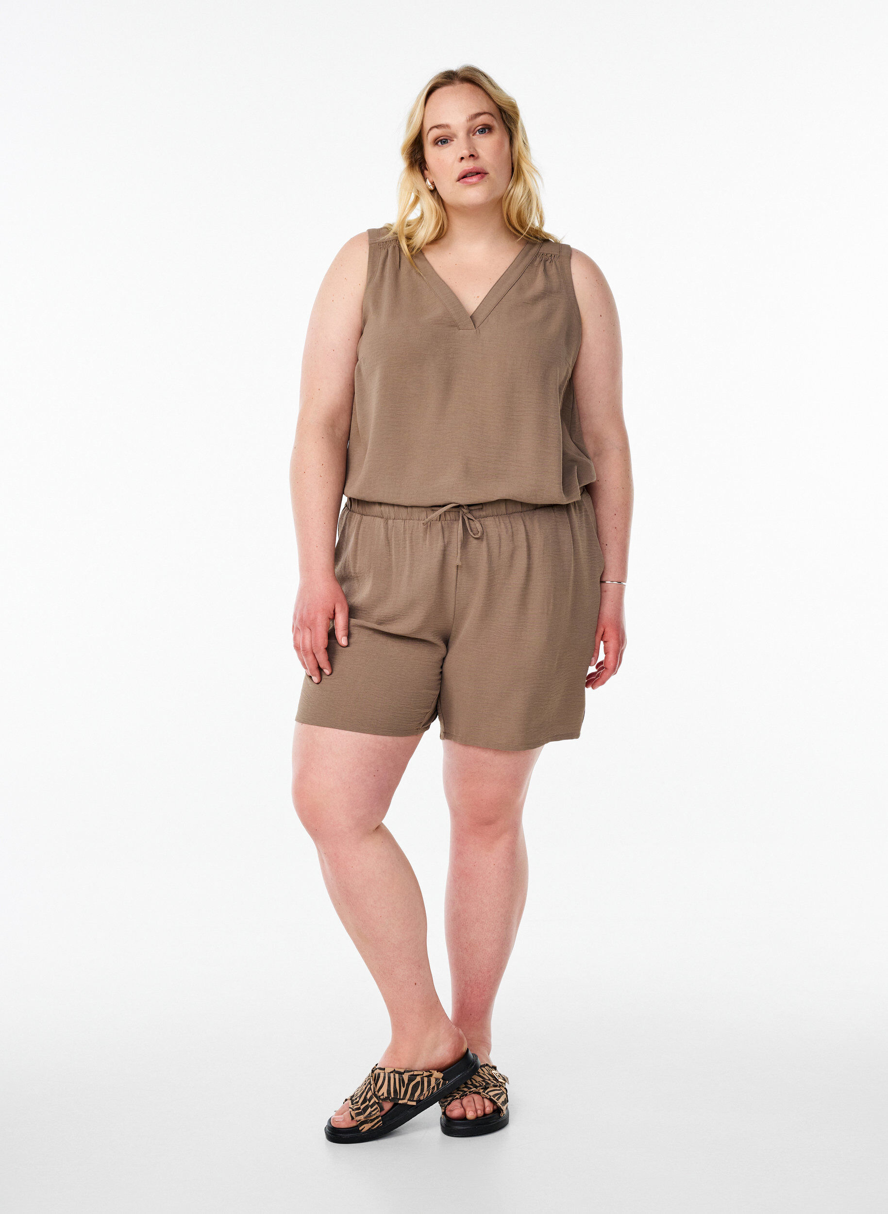 ZizziShorts med lommer og elastisk linning, Brun, Model image number 1